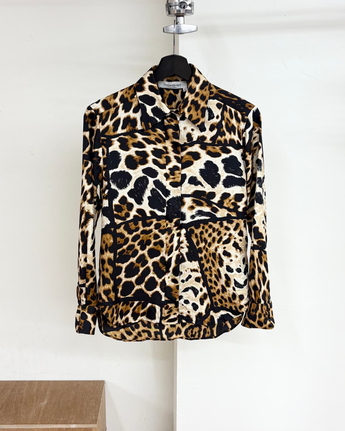 입생로랑 리브 고쉬 레오파드 프린팅 실크 셔츠 상품이미지1