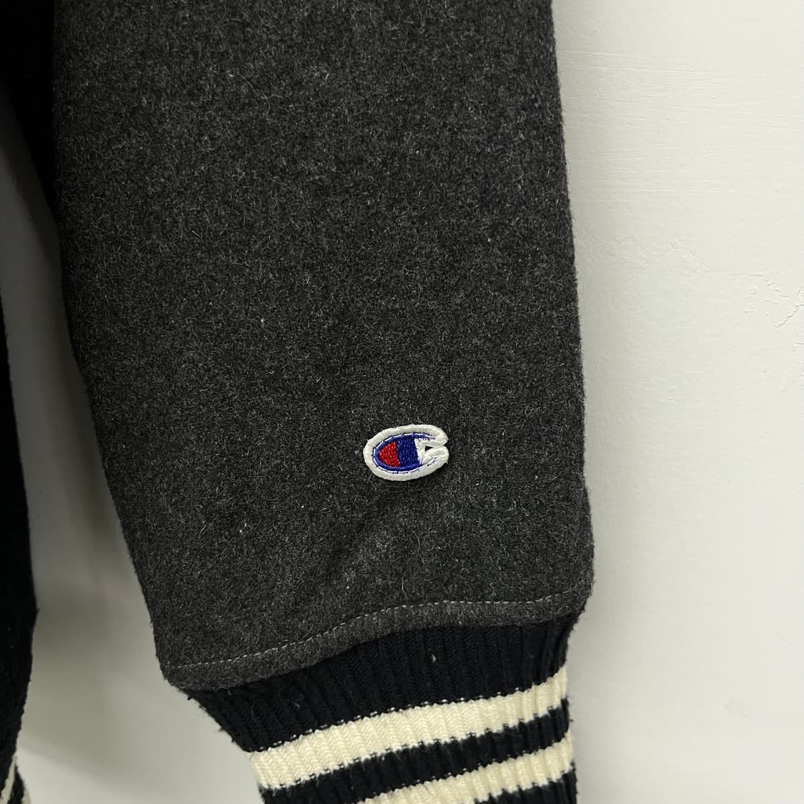 챔피온 검/회색 야구 점퍼 여L 상품이미지4