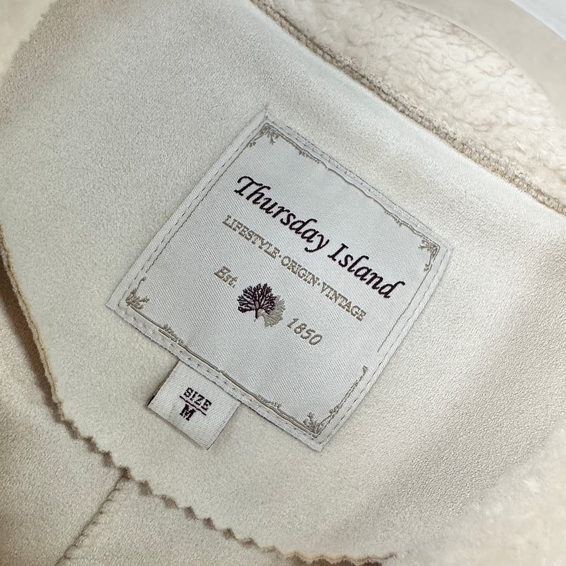 써스데이아일랜드 오버핏 보아 무스탕 상품이미지3