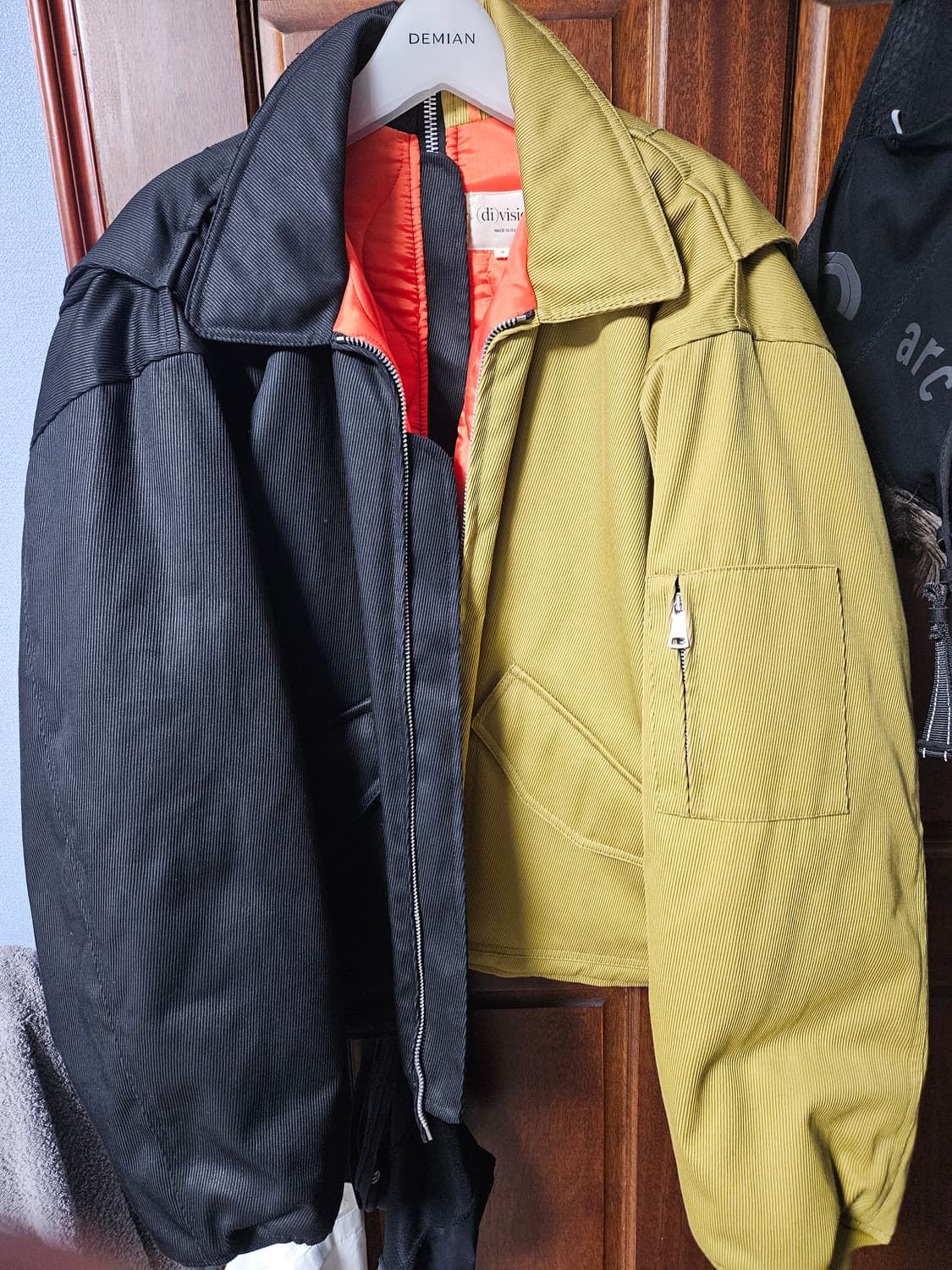 (di)vision 블랙/옐로우 봄버 자켓 상품이미지1