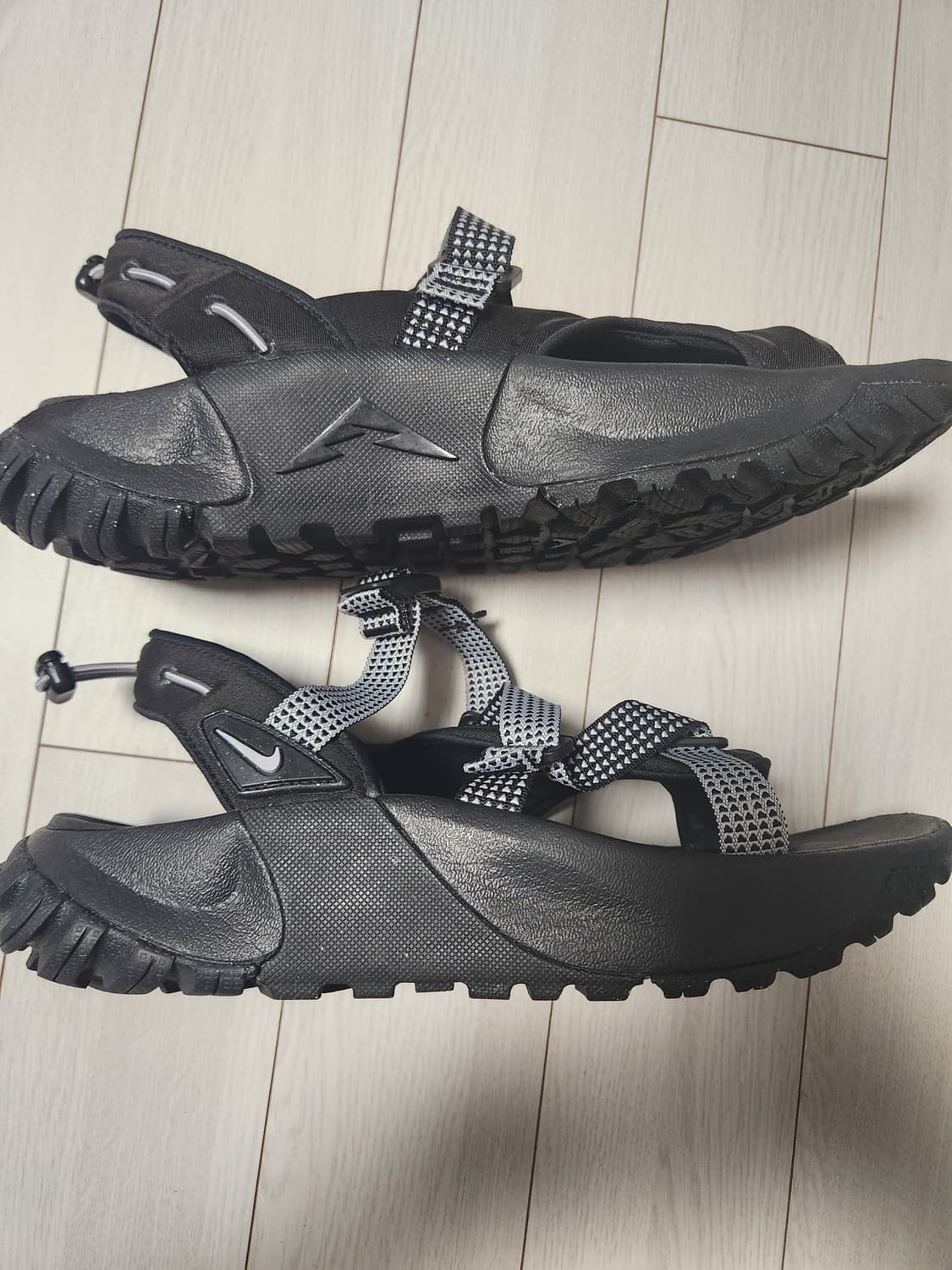 새상품급)나이키 오네온타 트레킹 샌들 사이즈260

여러 중고사이트에도  상품이미지4