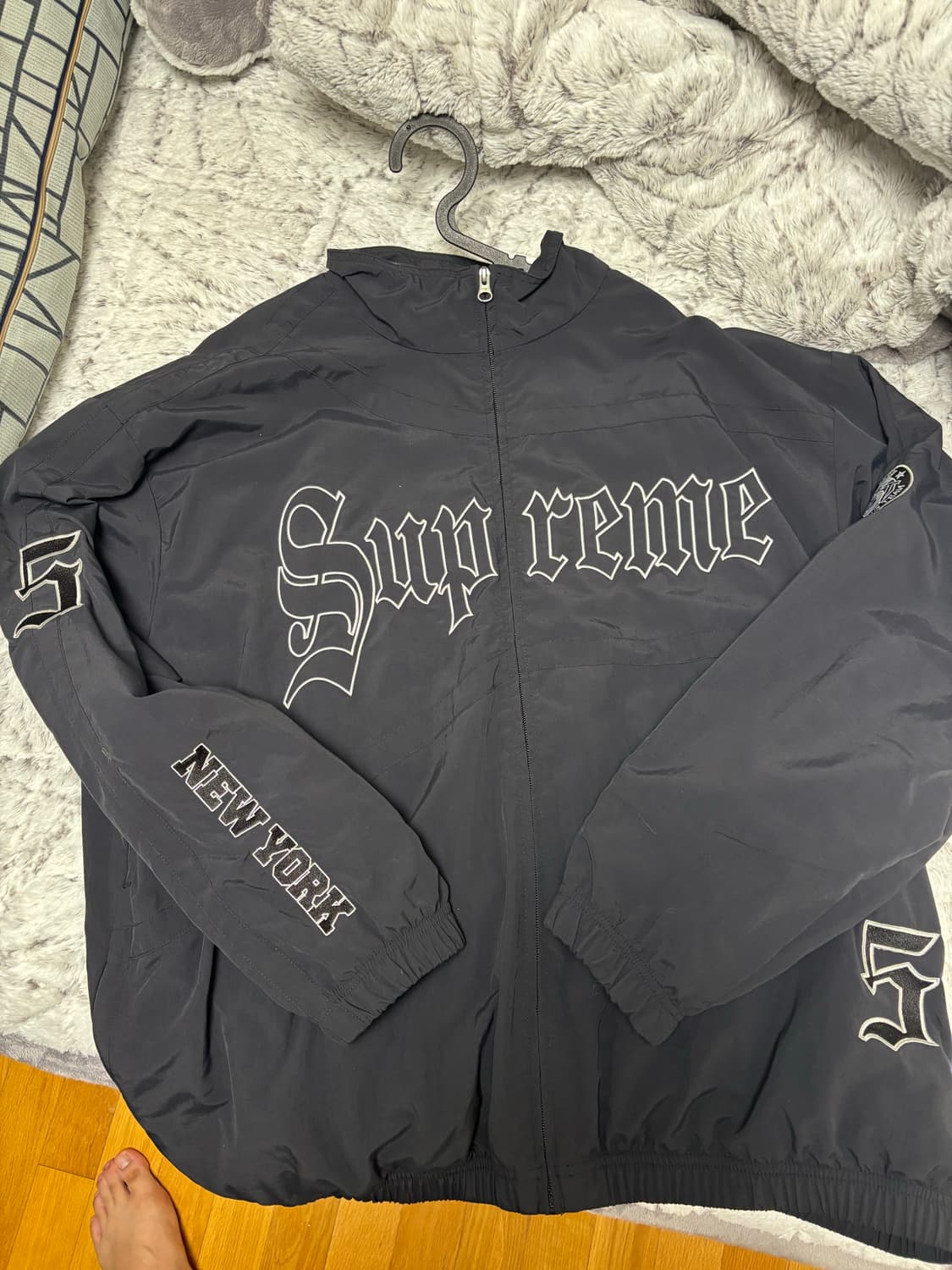 슈프림 올드 잉글리쉬 트랙 자켓 팝니다 상품이미지1