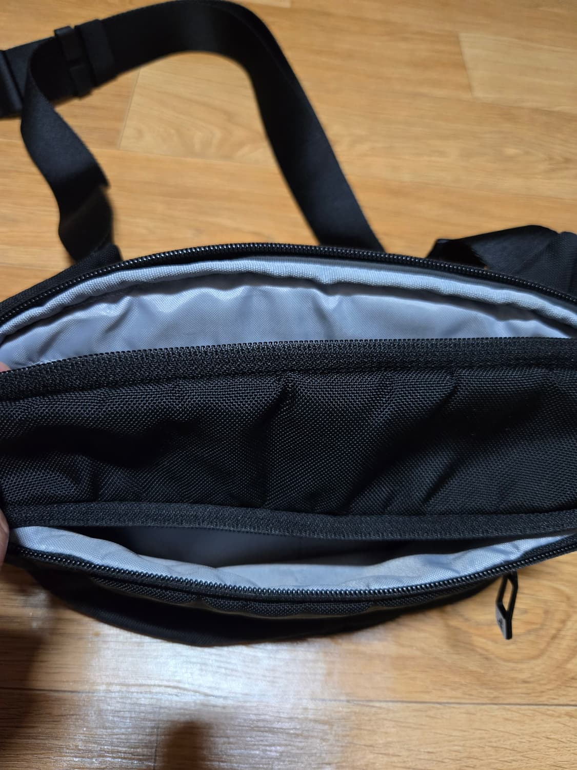 캉골 블랙 슬링백 힙색 상품이미지5