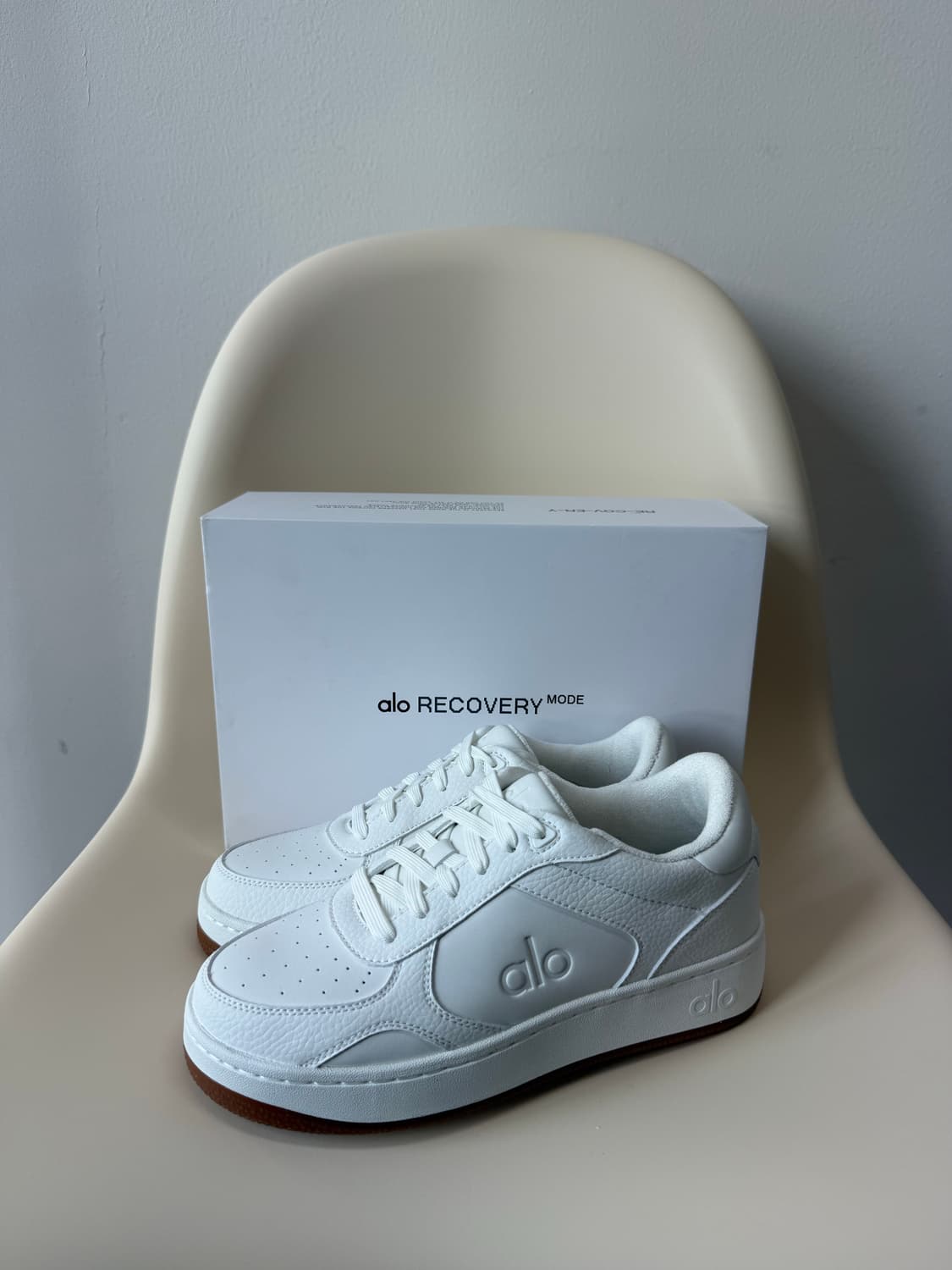 알로 요가 리커버리 스니커즈 화이트 검솔  상품이미지1