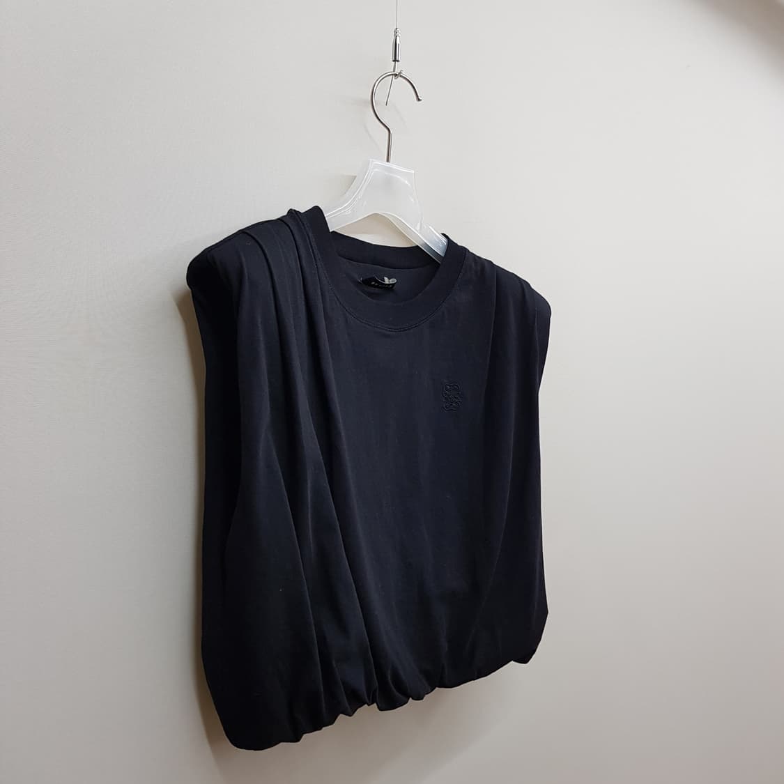 산드로 숄더패드 슬리브리스 티셔츠 M사이즈 상품이미지3