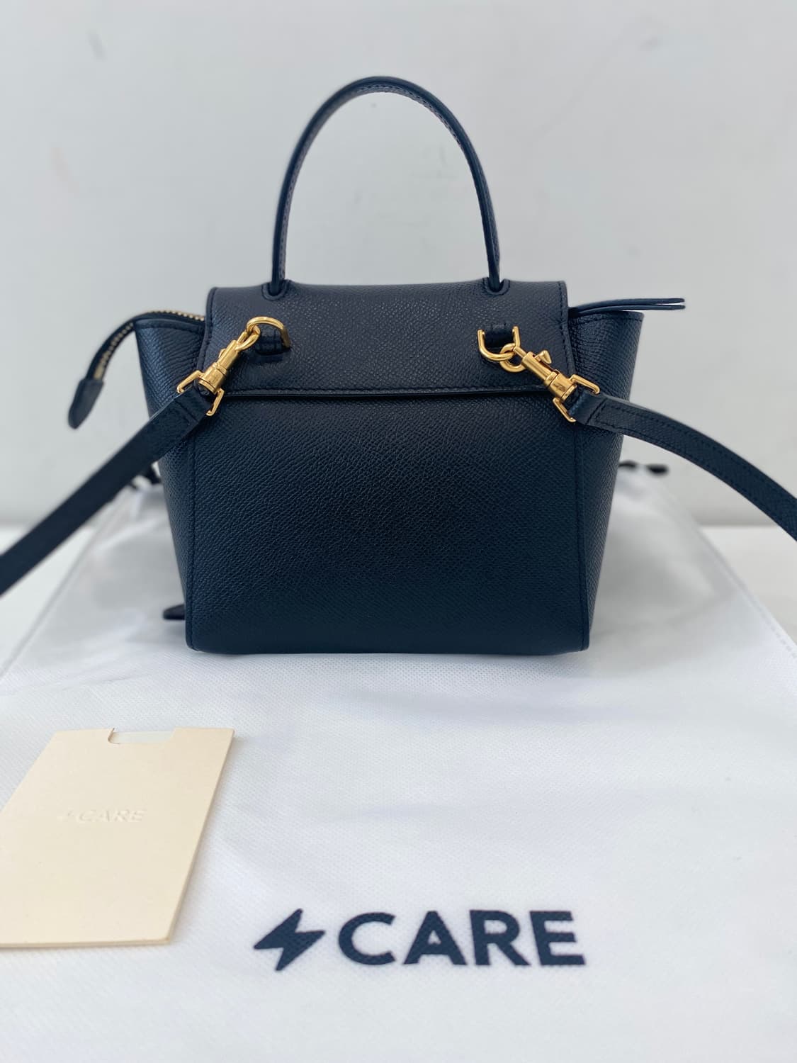 셀린느 피코 블랙 벨트백 상품이미지4