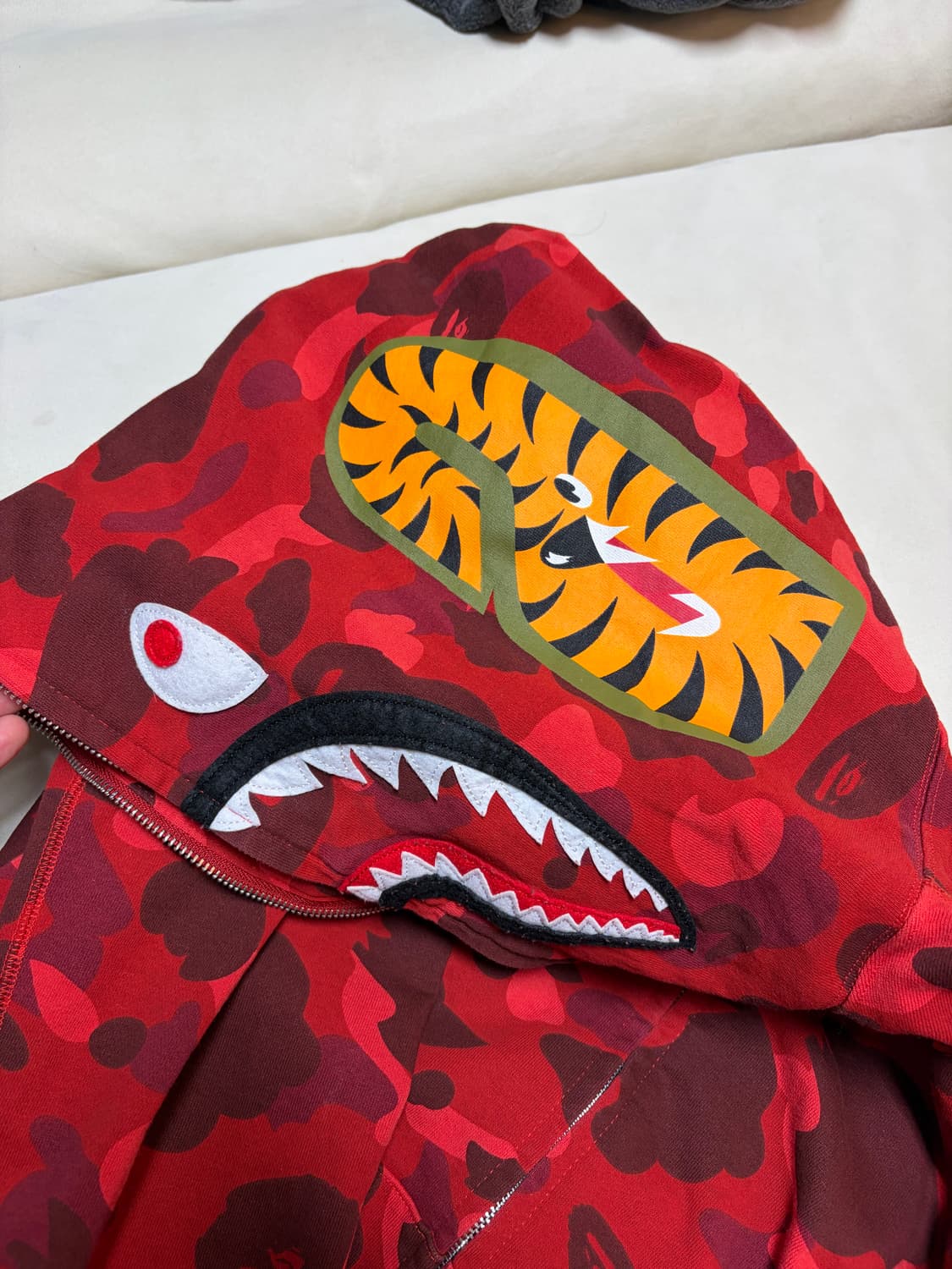 베이프 샤크 후드 레드 xl 상품이미지2