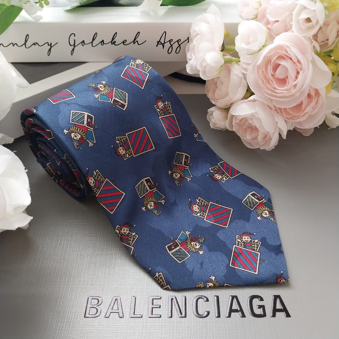 발렌시아가 실크 블루 서커스 모티브 넥타이 10cm A+등급 K1904
 상품이미지2