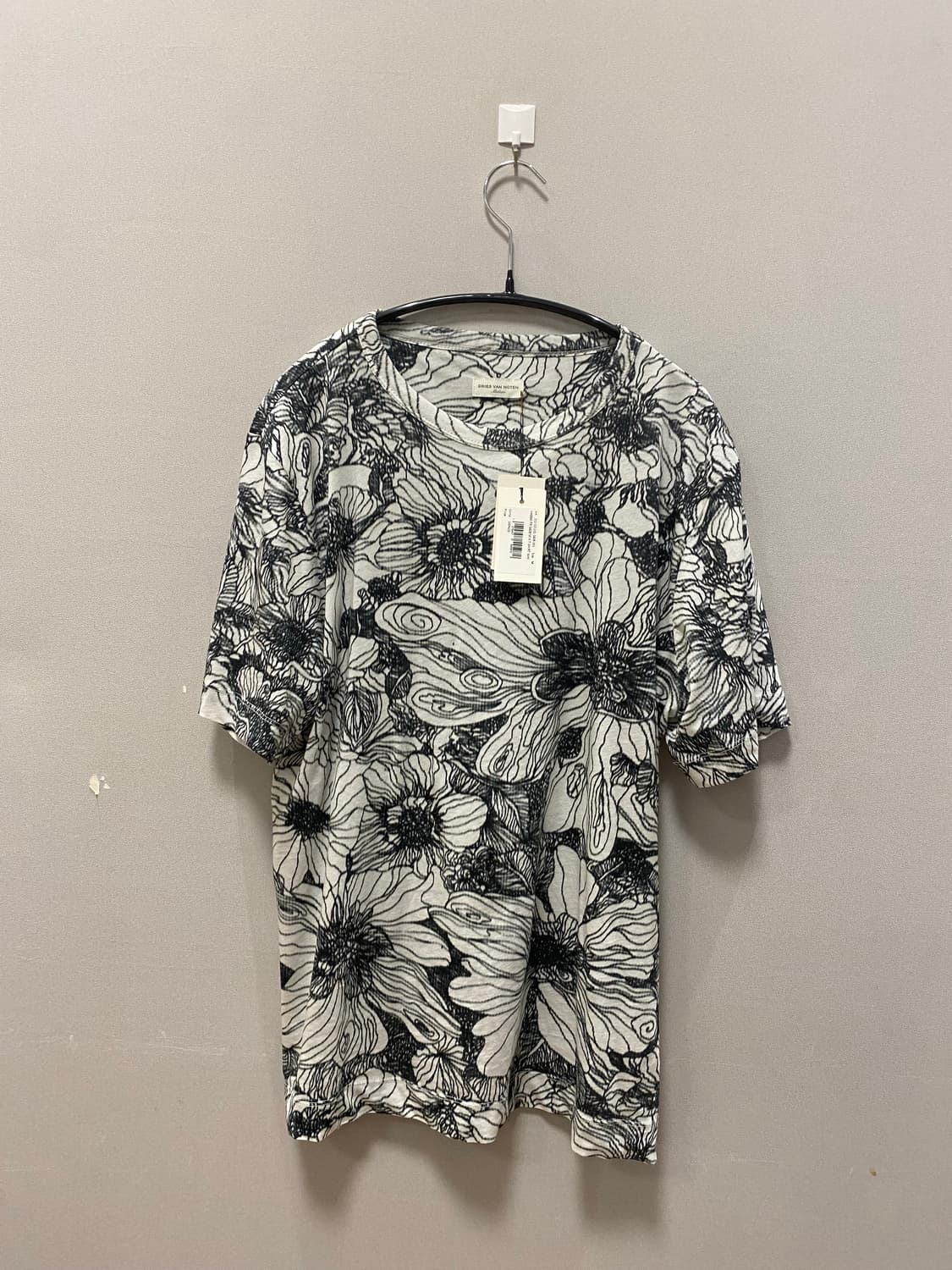 드리스반노튼 반팔 티셔츠 m사이즈 새상품 상품이미지1