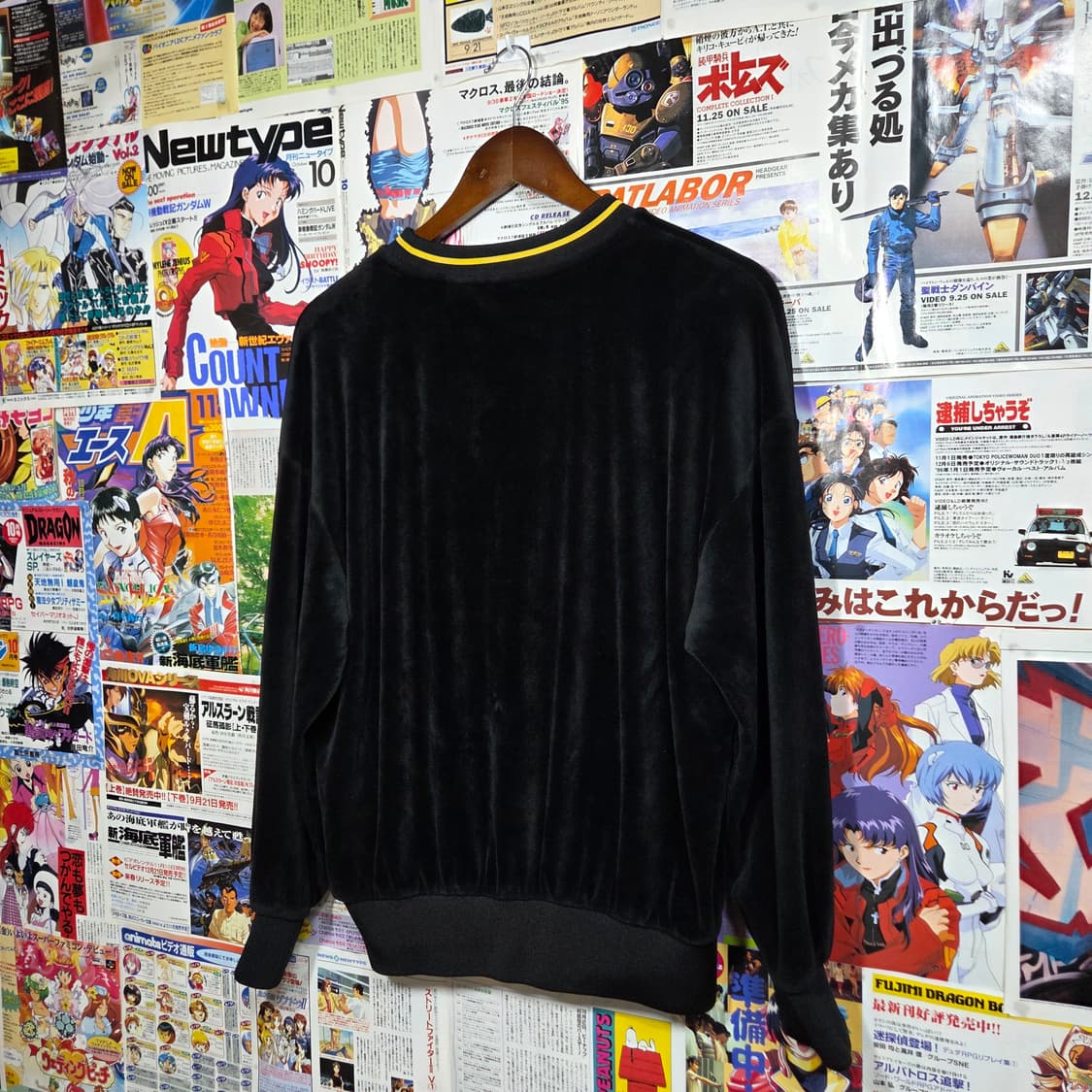 리바이스 빅로고 벨벳 블랙 맨투맨 상품이미지4