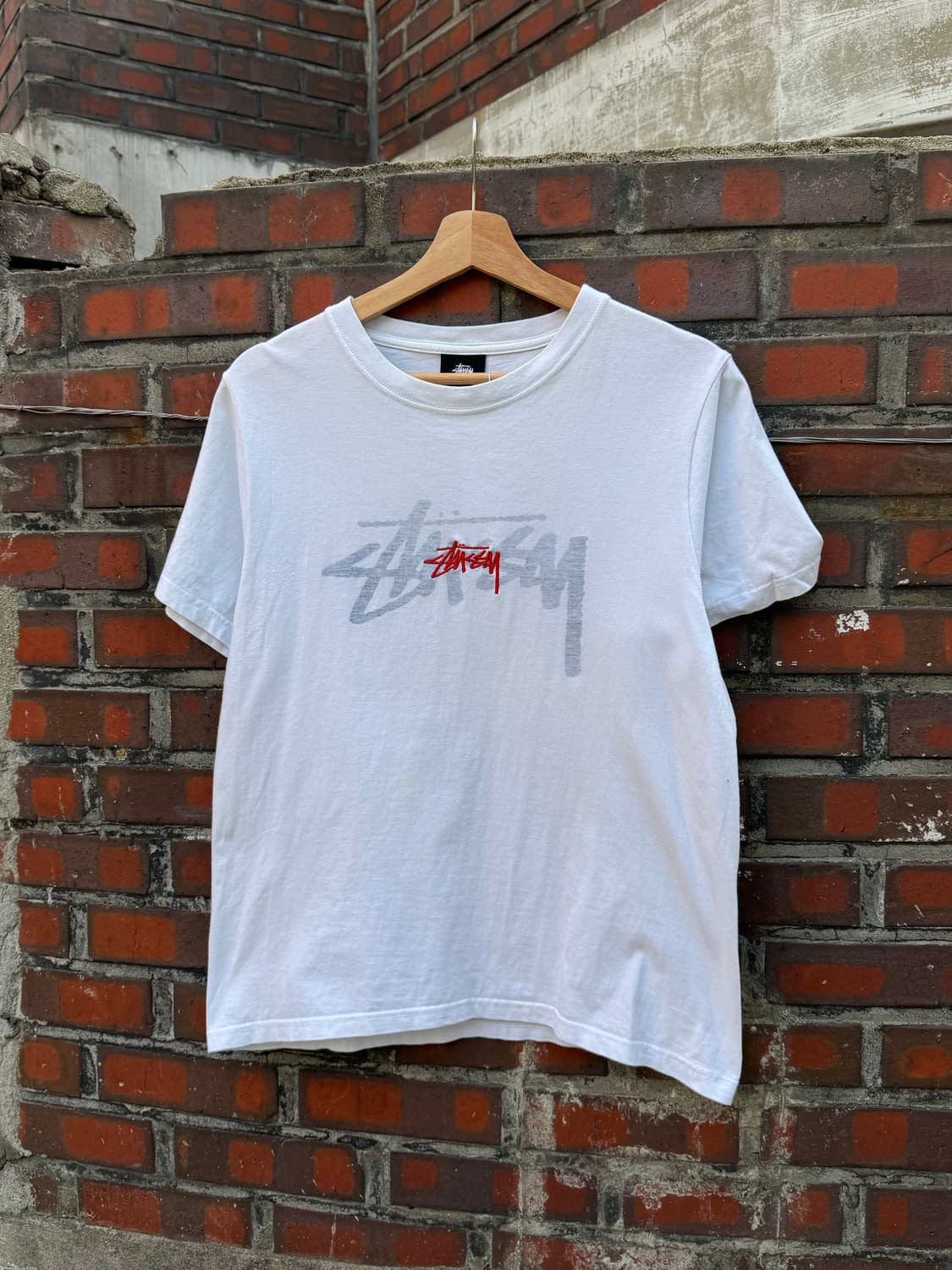 스투시 스톡로고 화이트 반팔티셔츠  상품이미지2
