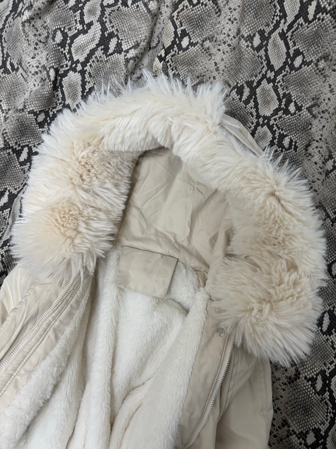 Big Hoodie Whiter Fur Jacket 상품이미지6