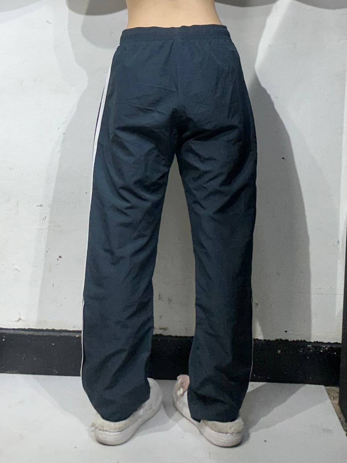 아디다스 차콜 화이트 삼선 와이드 트랙 팬츠 M 상품이미지3