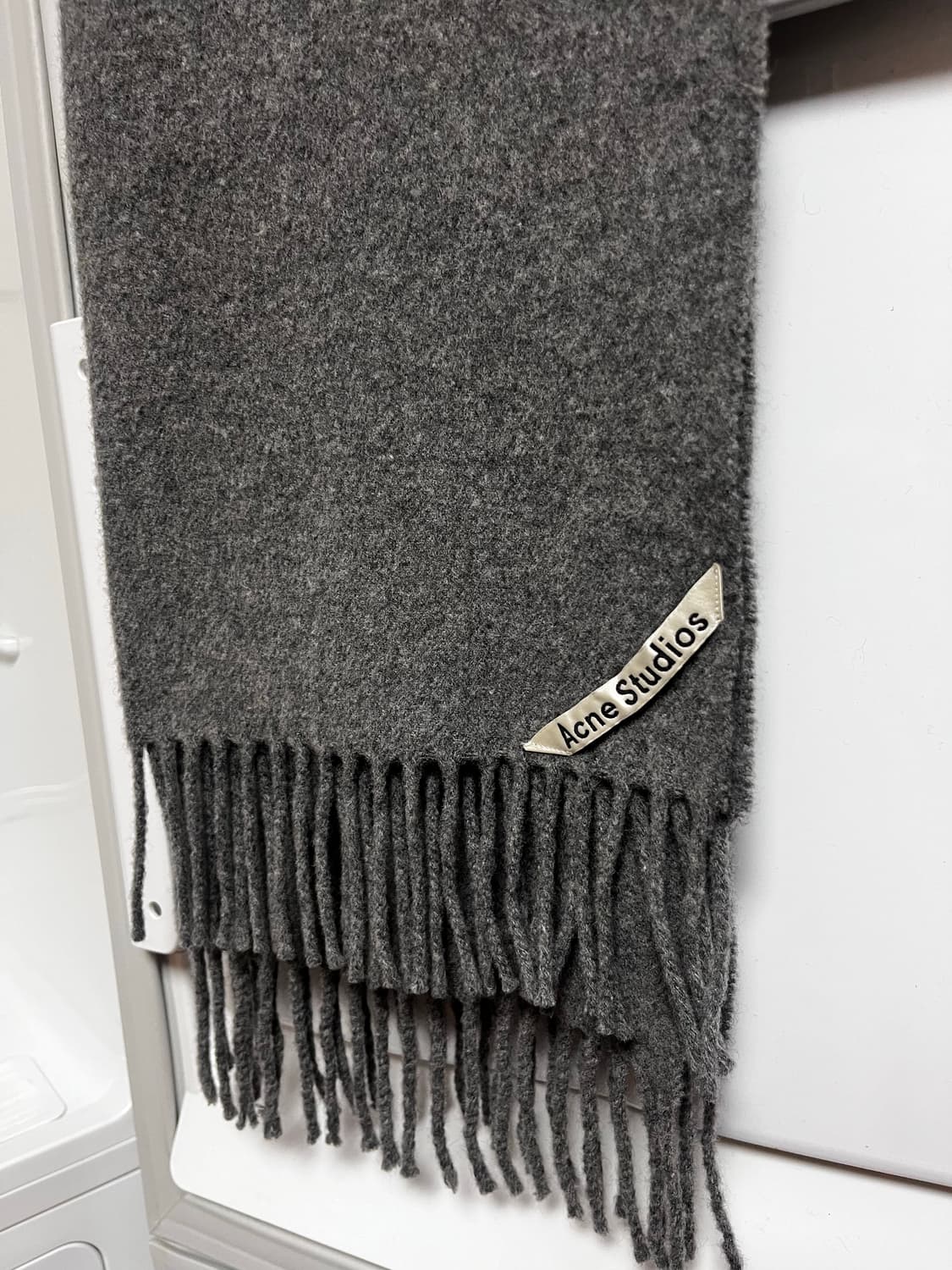 아크네 스튜디오 머플러 그레이 상품이미지1