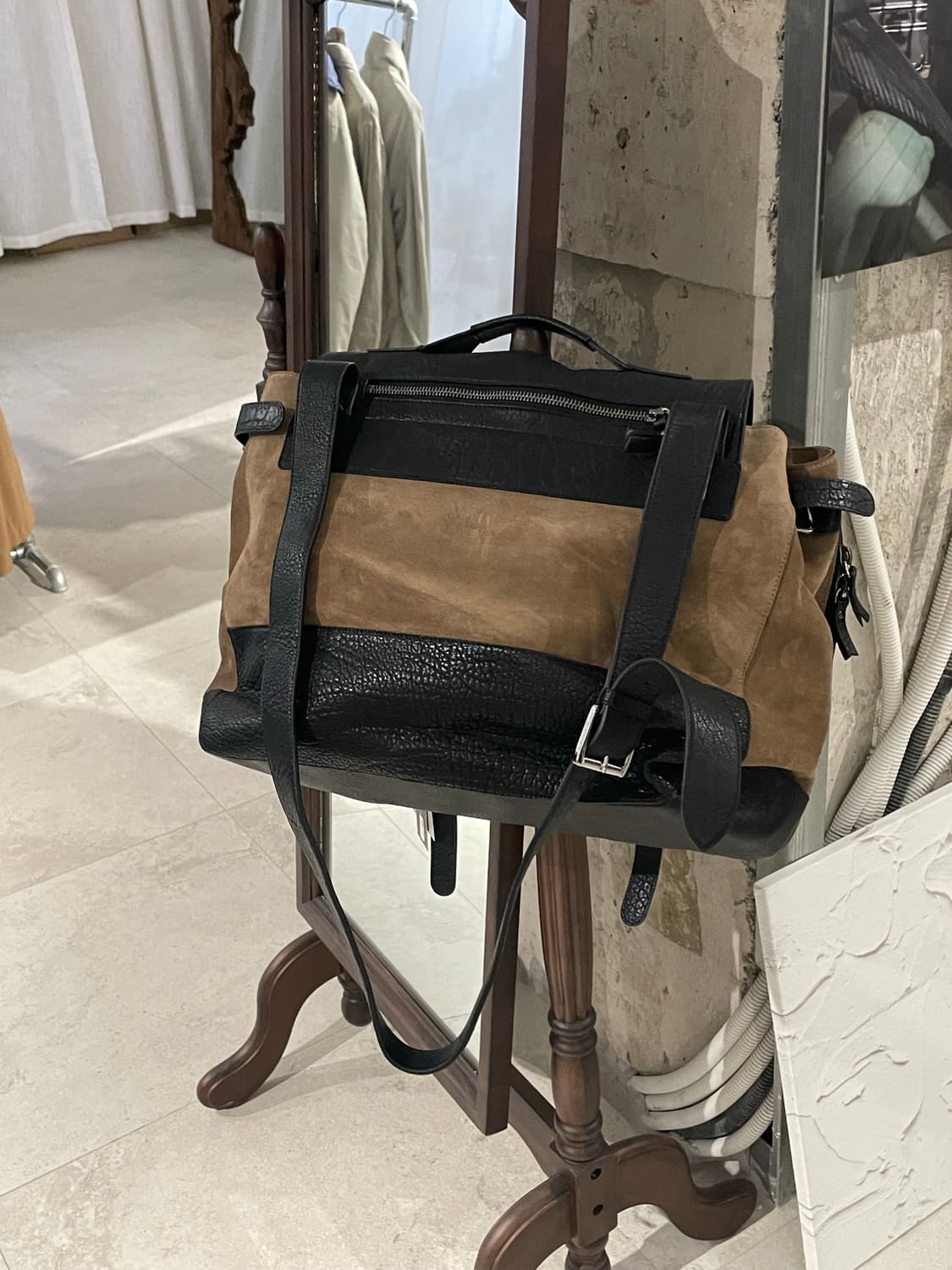 [풀구성/정품] 지미추(Jimmy Choo) 스웨이드 레더 멀티 백팩 상품이미지5