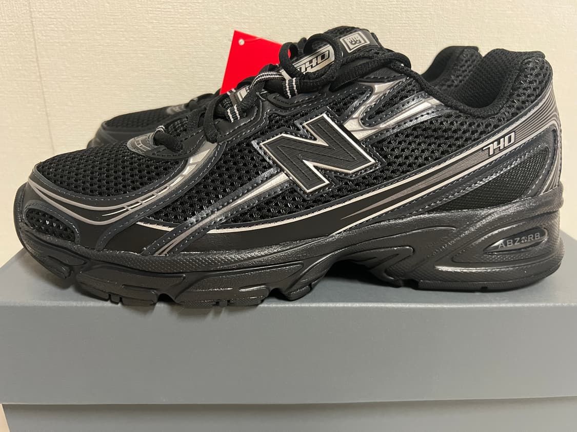 뉴발란스 740 블랙실버 265 팝니다 상품이미지3