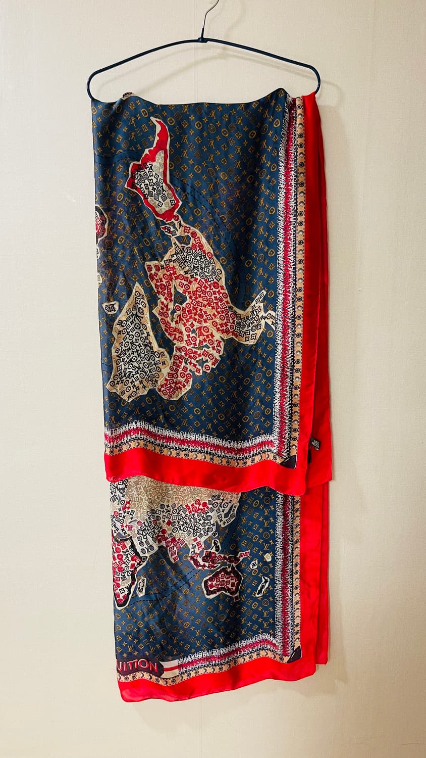 정품 루이비통 월드 맵 스퀘어 90 방도 실크 스카프. 구매가 120만원 상품이미지3