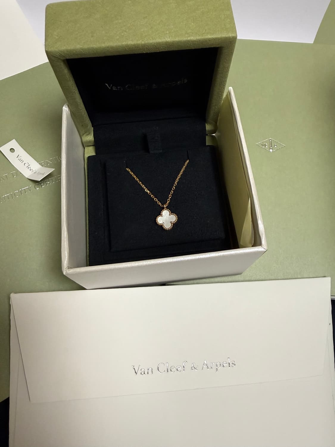 반클리프 스위트 알함브라 펜던트 옐로우 골드 마더 오브 상품이미지4