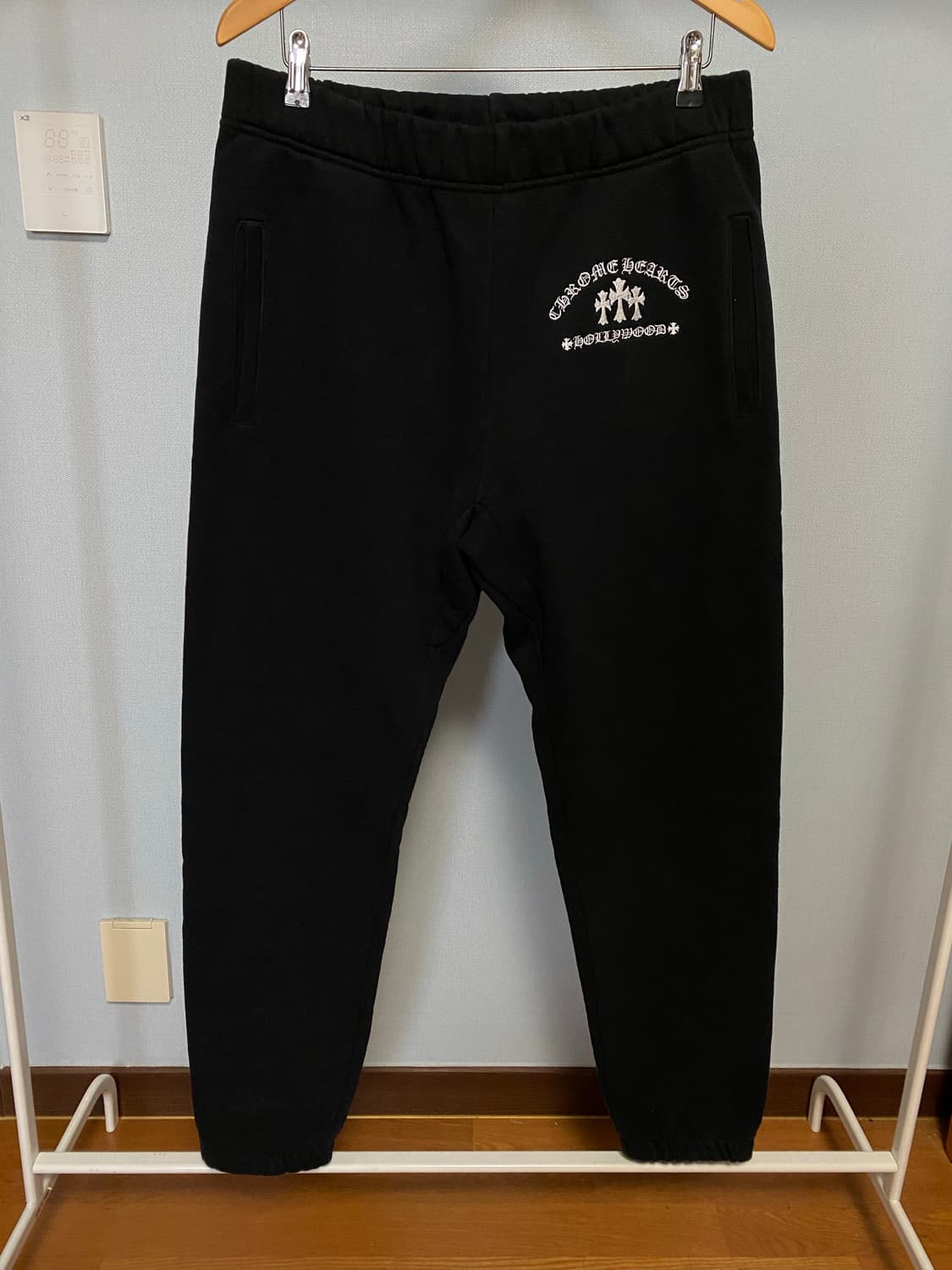 [M] 크롬하츠 세메터리 크로스 엠브로이드 스웨트팬츠 블랙 상품이미지1