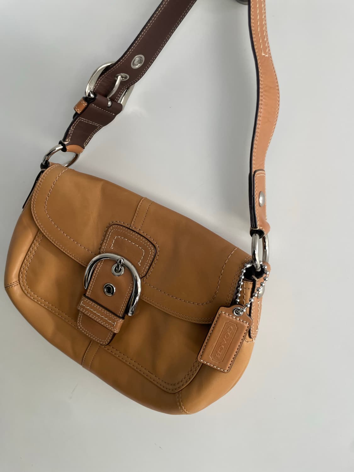 코치 브라운 소호 가죽 숄더백 상품이미지4