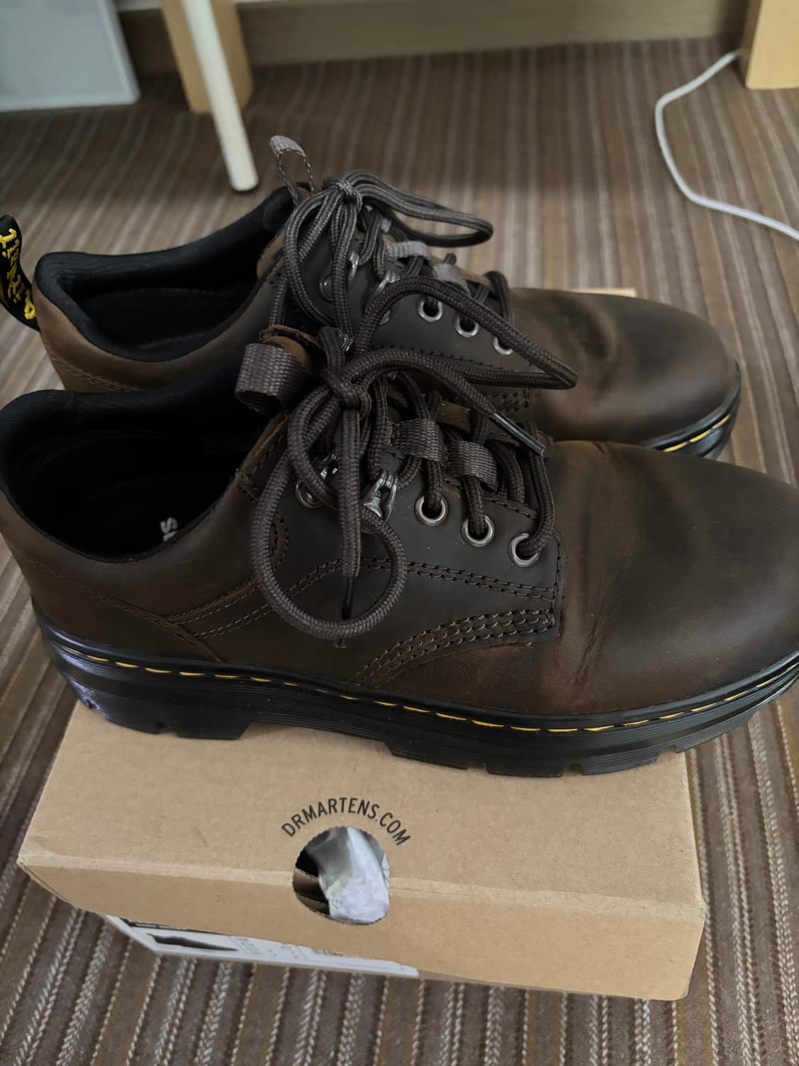 닥터마틴 리더 와이오밍 다크브라운 크레이지홀스 상품이미지1