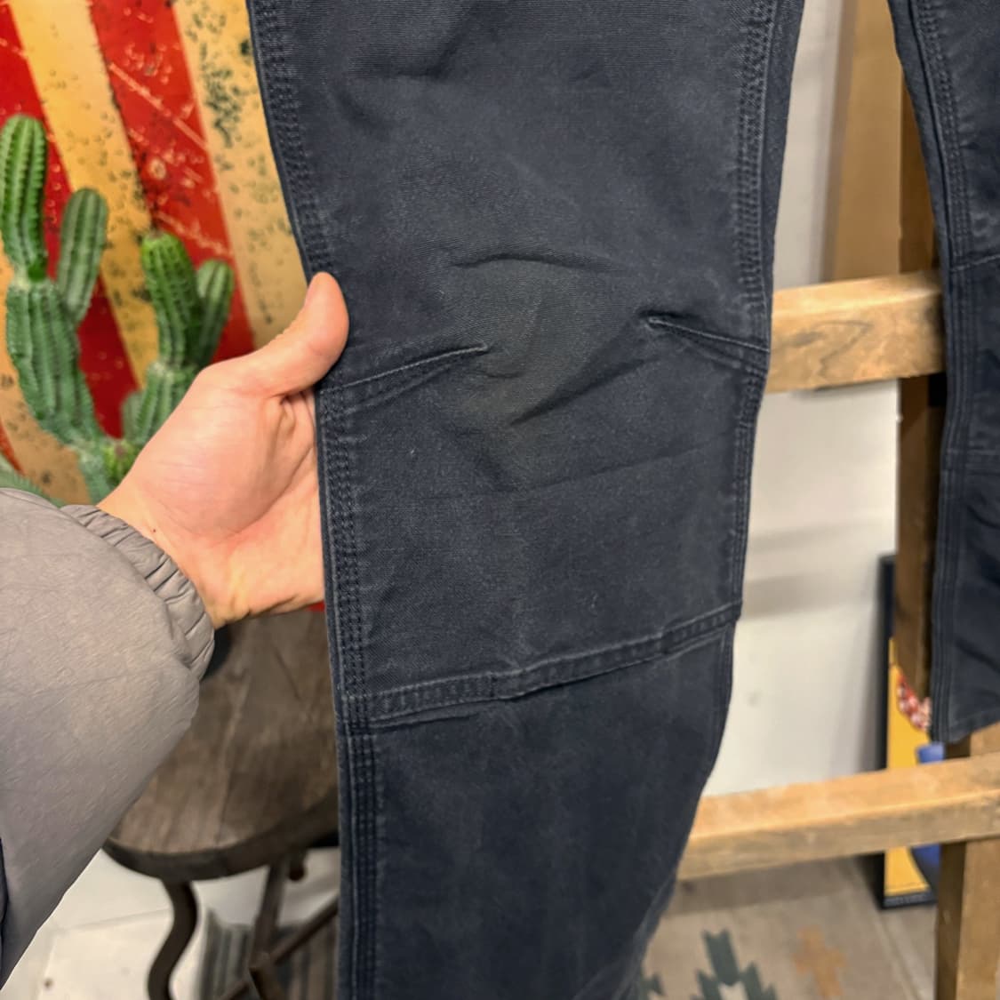 칼하트 오리지널 스트레이트 헤비코튼 더블니 카펜터 팬츠 블랙 N384 상품이미지6