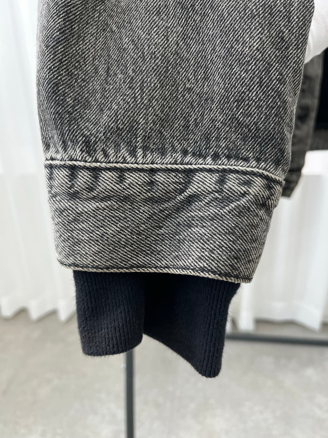 오프화이트 유화 흑청 데님 자켓 XL 상품이미지3