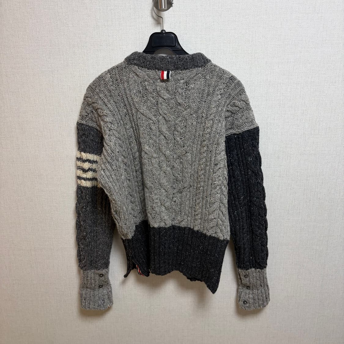 톰브라운 모헤어 사선완장 니트 상품이미지6