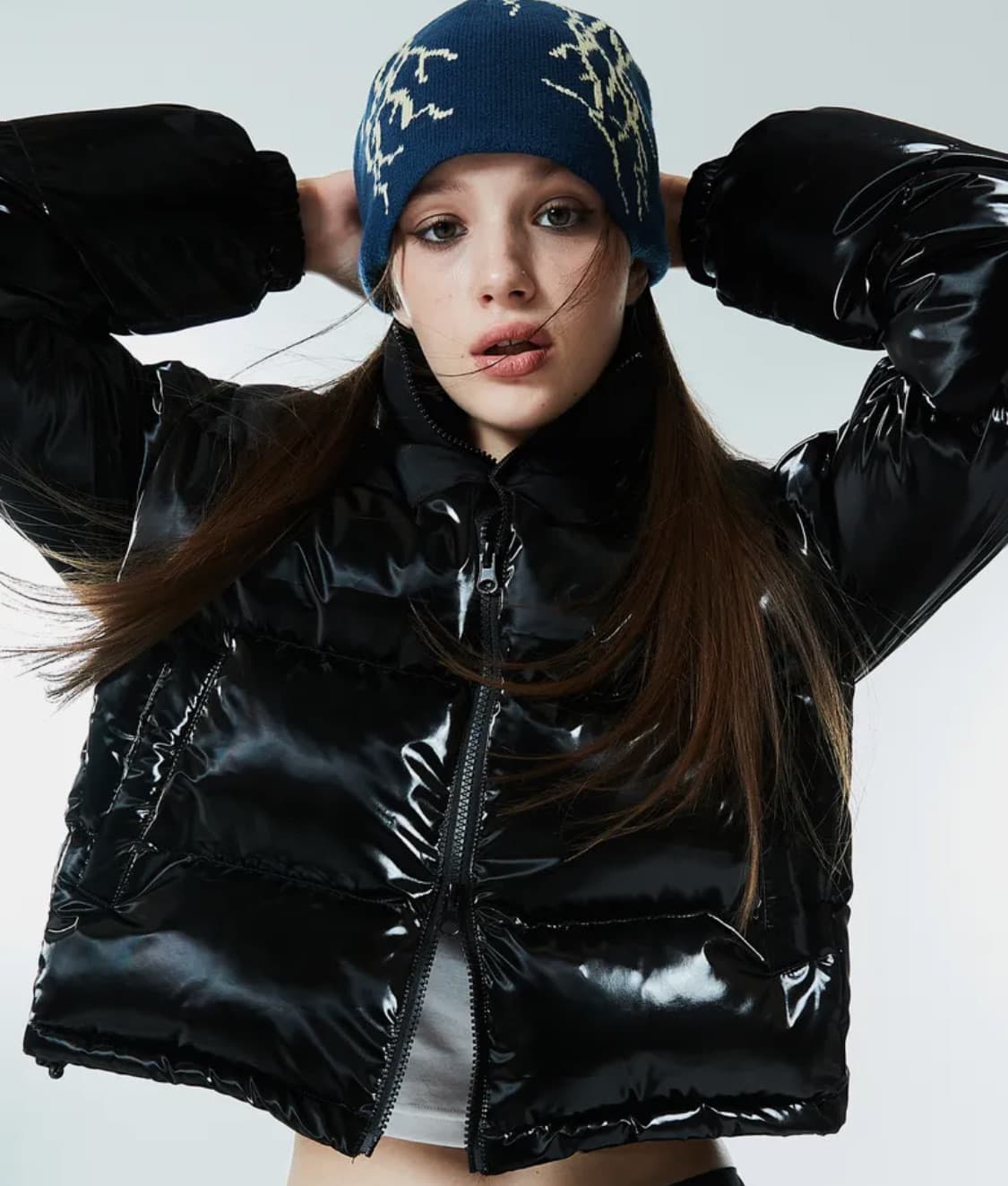 러브이즈트루 AM GLOSSY SHORT PUFFER JACKET 패딩 상품이미지2
