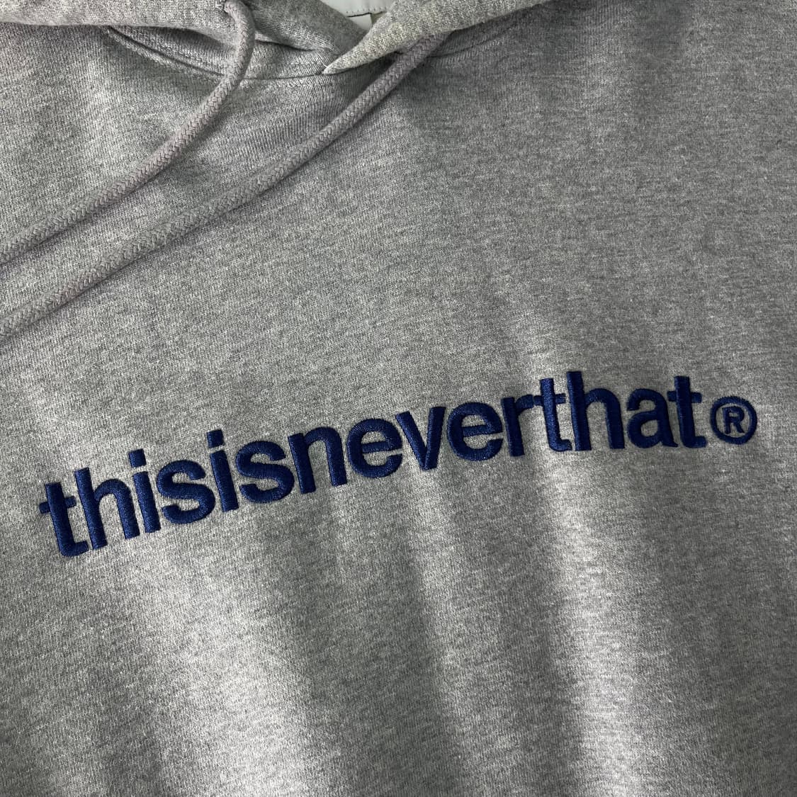 100 디스이즈네버댓 스펠아웃 자수로고 후드티 상품이미지2