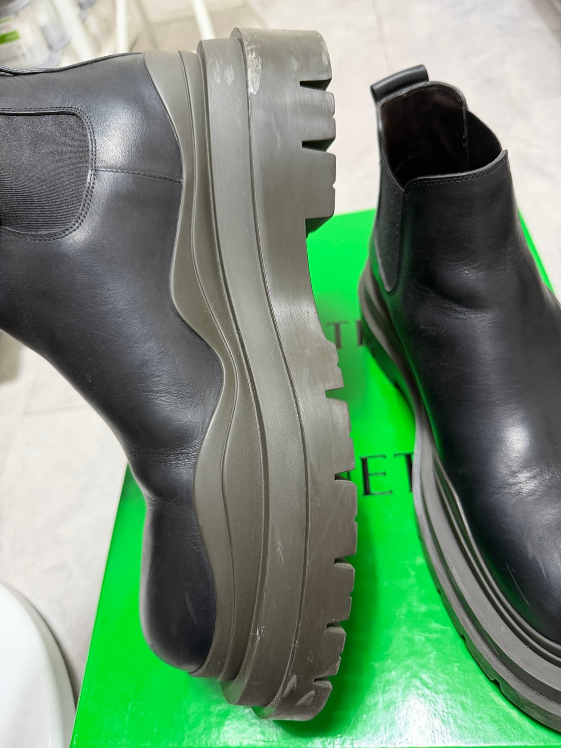 [42] 보테가베네타 타이어 앵클 첼시 부츠 블랙캠핑 상품이미지5