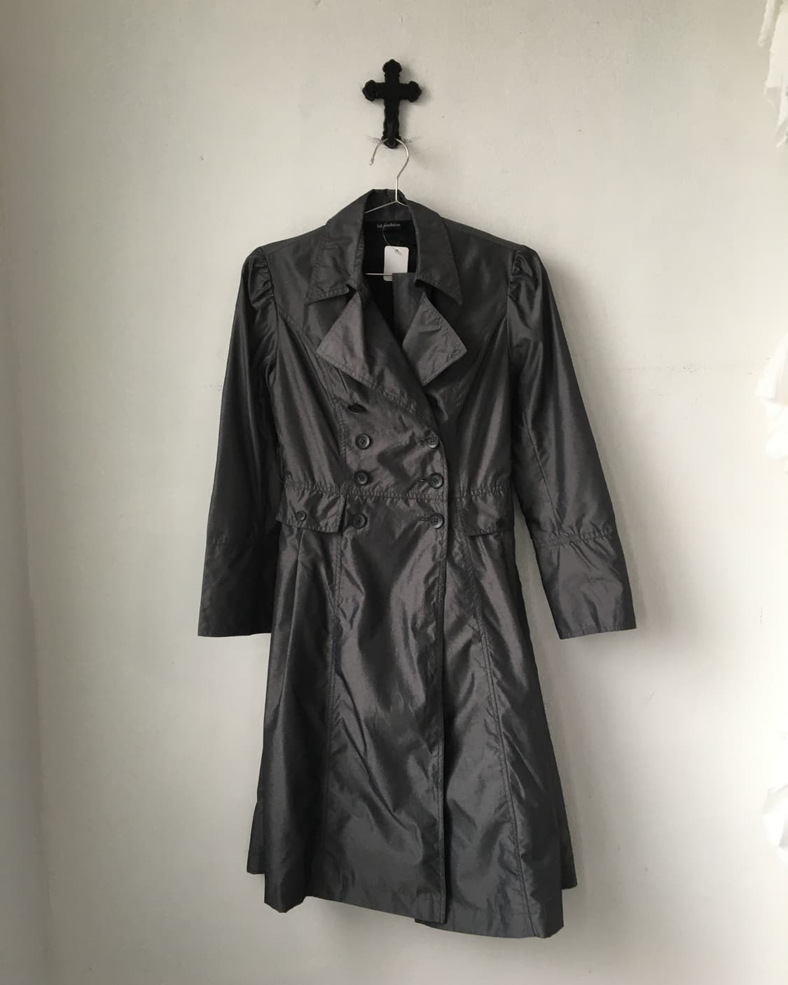 Belted double button glossy trench coat 상품이미지1