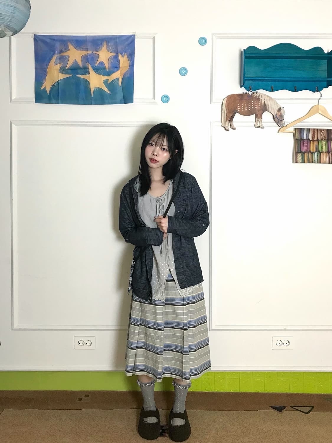 바다를 닮은 스커트 위에 그레이 톤을 얹어 잔잔하게 흐르는 실루엣🌊 상품이미지3