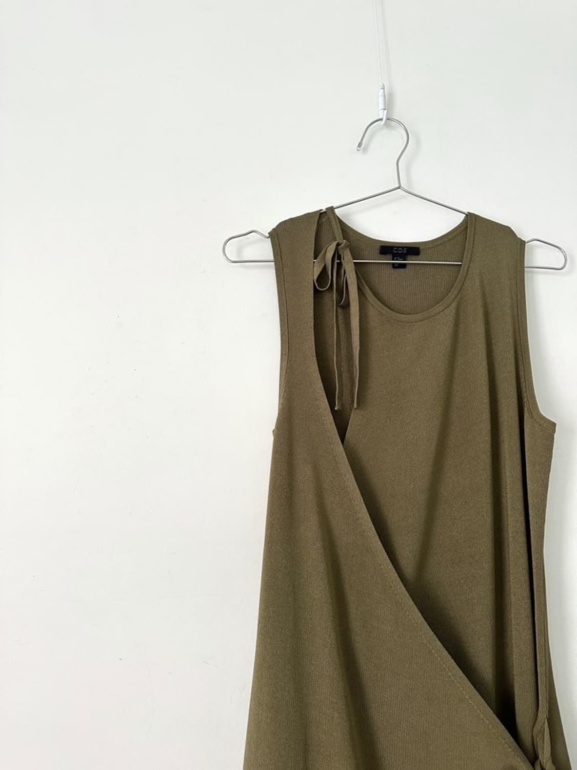 COS wrap strap sleeveless knit / khaki 상품이미지4