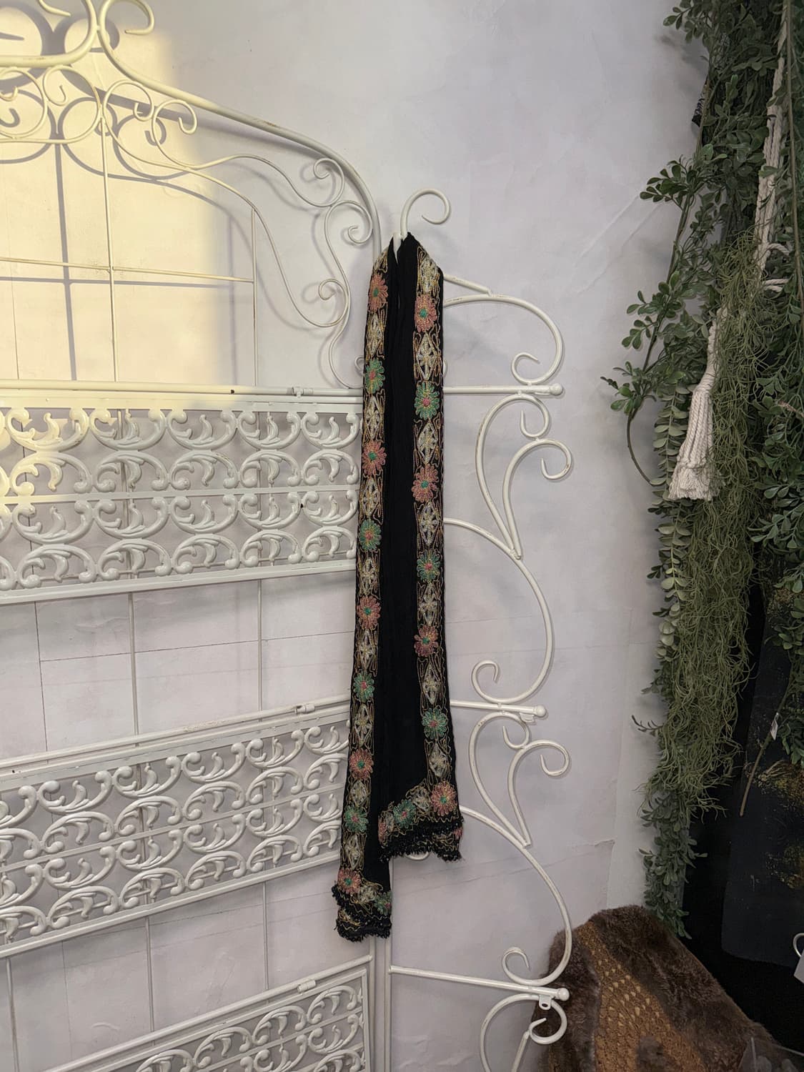 Black oriental flower embroidered scard 상품이미지4