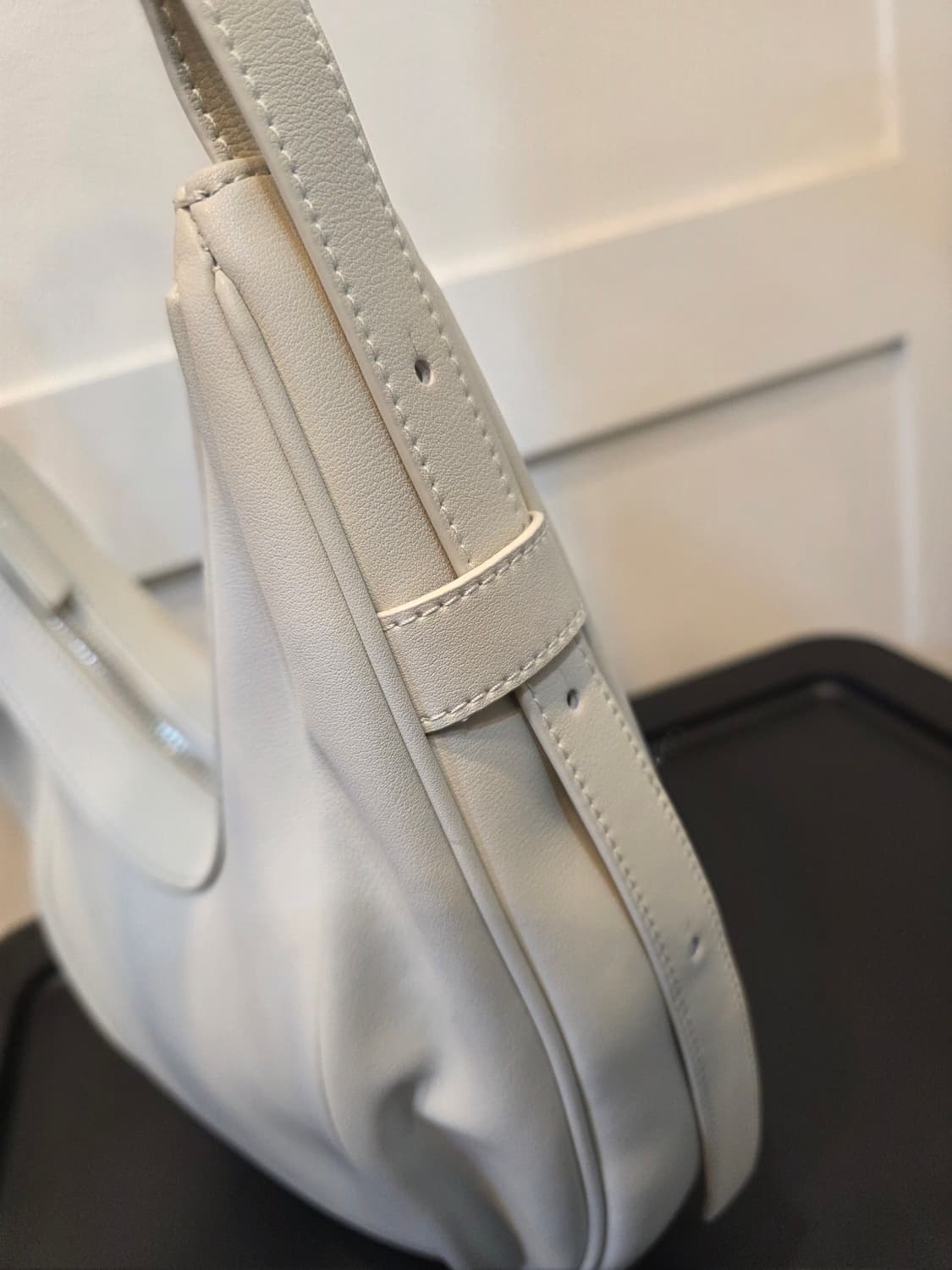 폴뉴아 오벌백 플레인레더 호보백 상품이미지5