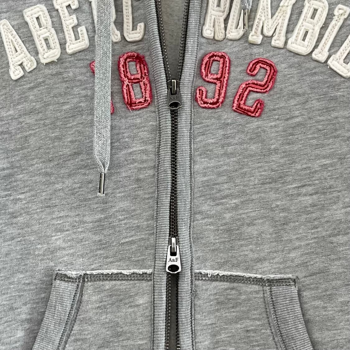 아베크롬비 자수로고 라이트 그레이 후드집업 상품이미지5