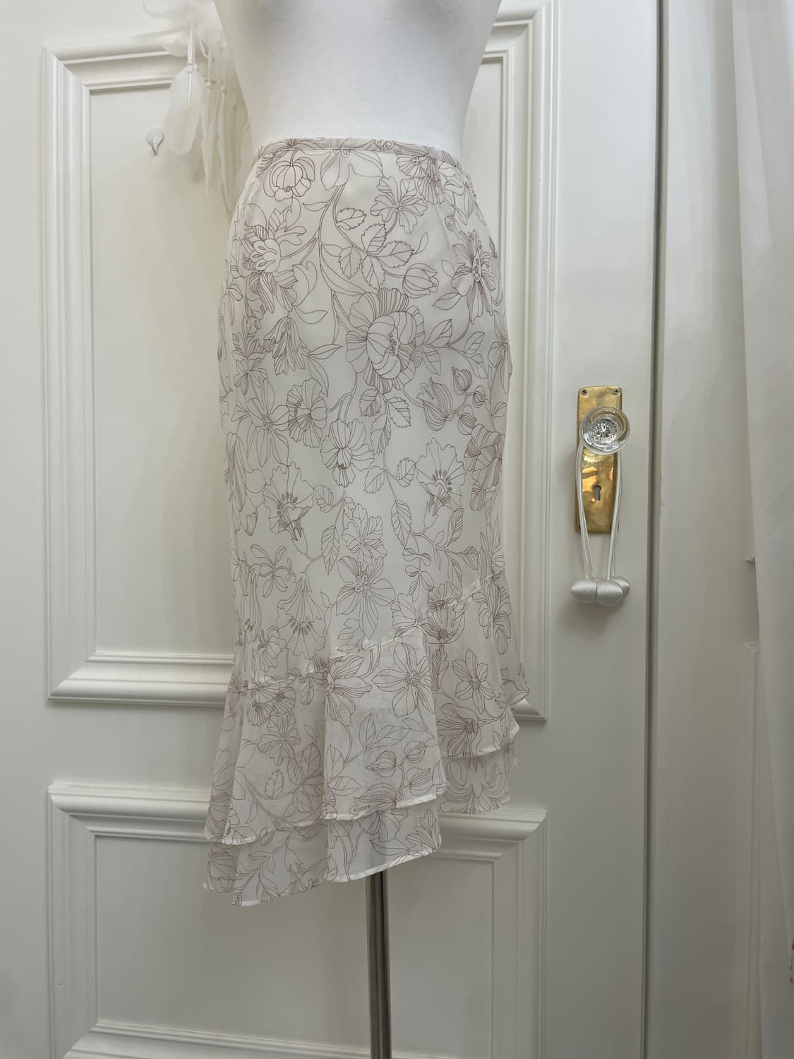 ivory flower lining unbalance skirt 상품이미지5