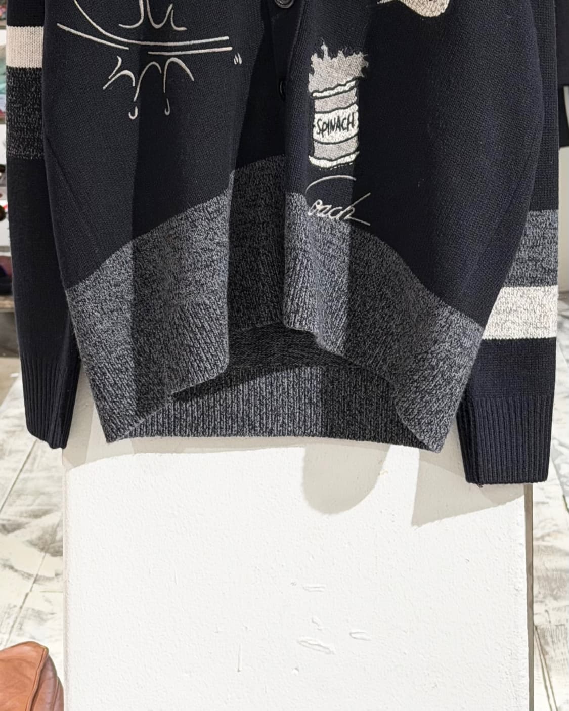 코치 x 뽀빠이 블랙 울 블랜드 브이넥 가디건 상품이미지5