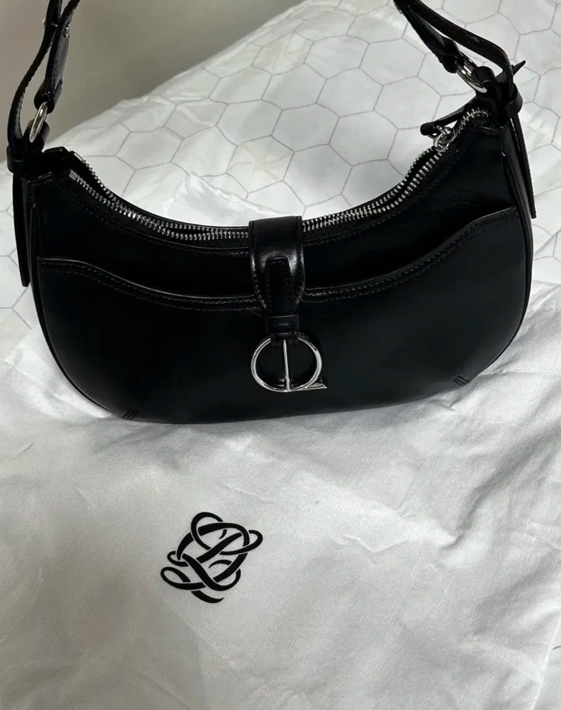 루이까또즈 신상 몬트백 1회착용 거의새제품 판매 상품이미지2