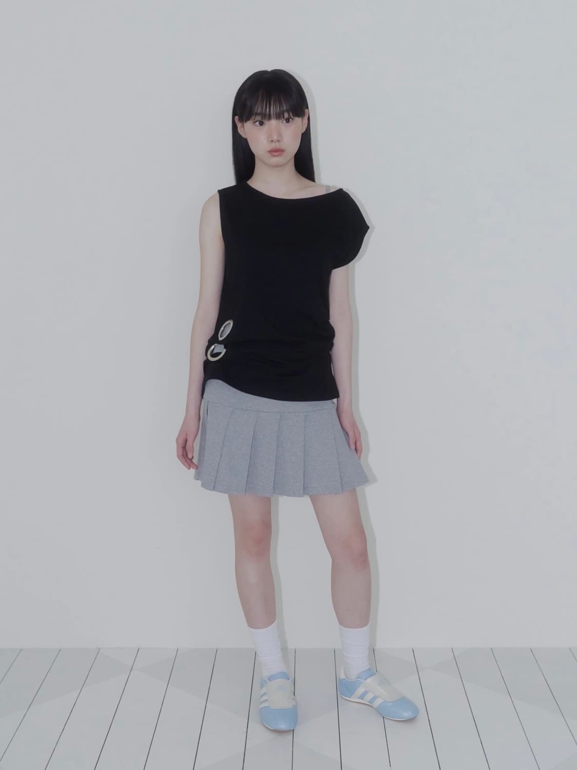EYELET LOOSE SLEEVELESS (BLACK)  상품이미지1
