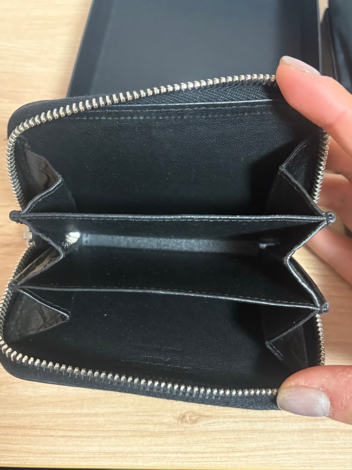 생로랑 크로커다일 지퍼돌이 지갑 판매합니다 상품이미지7