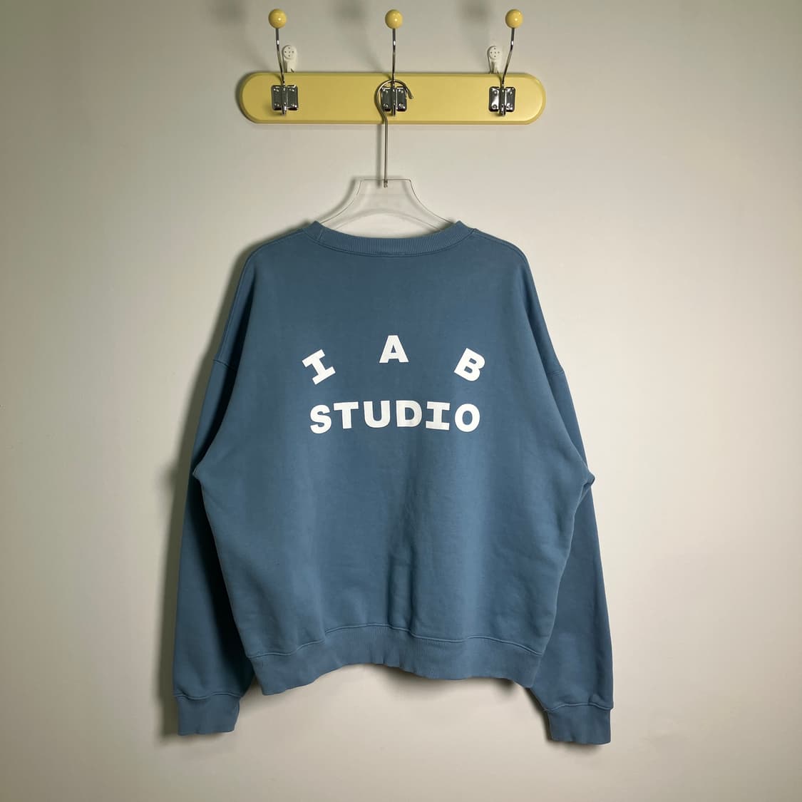 아이앱 스튜디오 스카이 블루 크루넥 맨투맨 L 상품이미지2