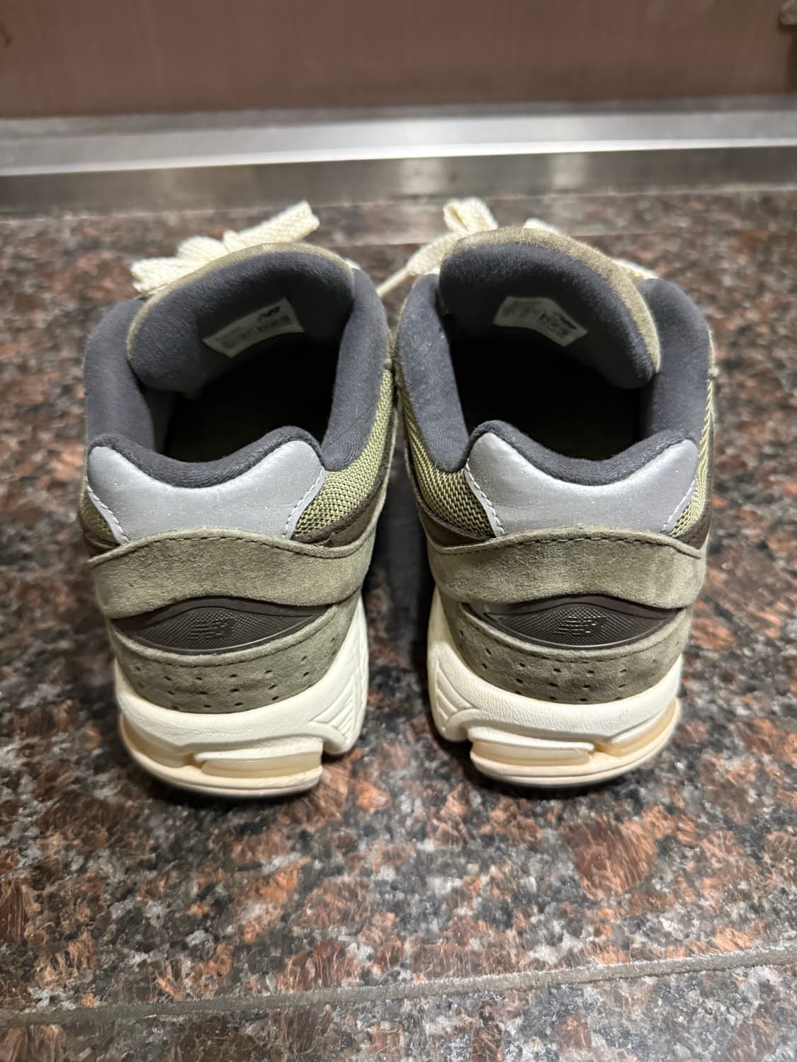 뉴발란스 2002r 카키 230 상품이미지4