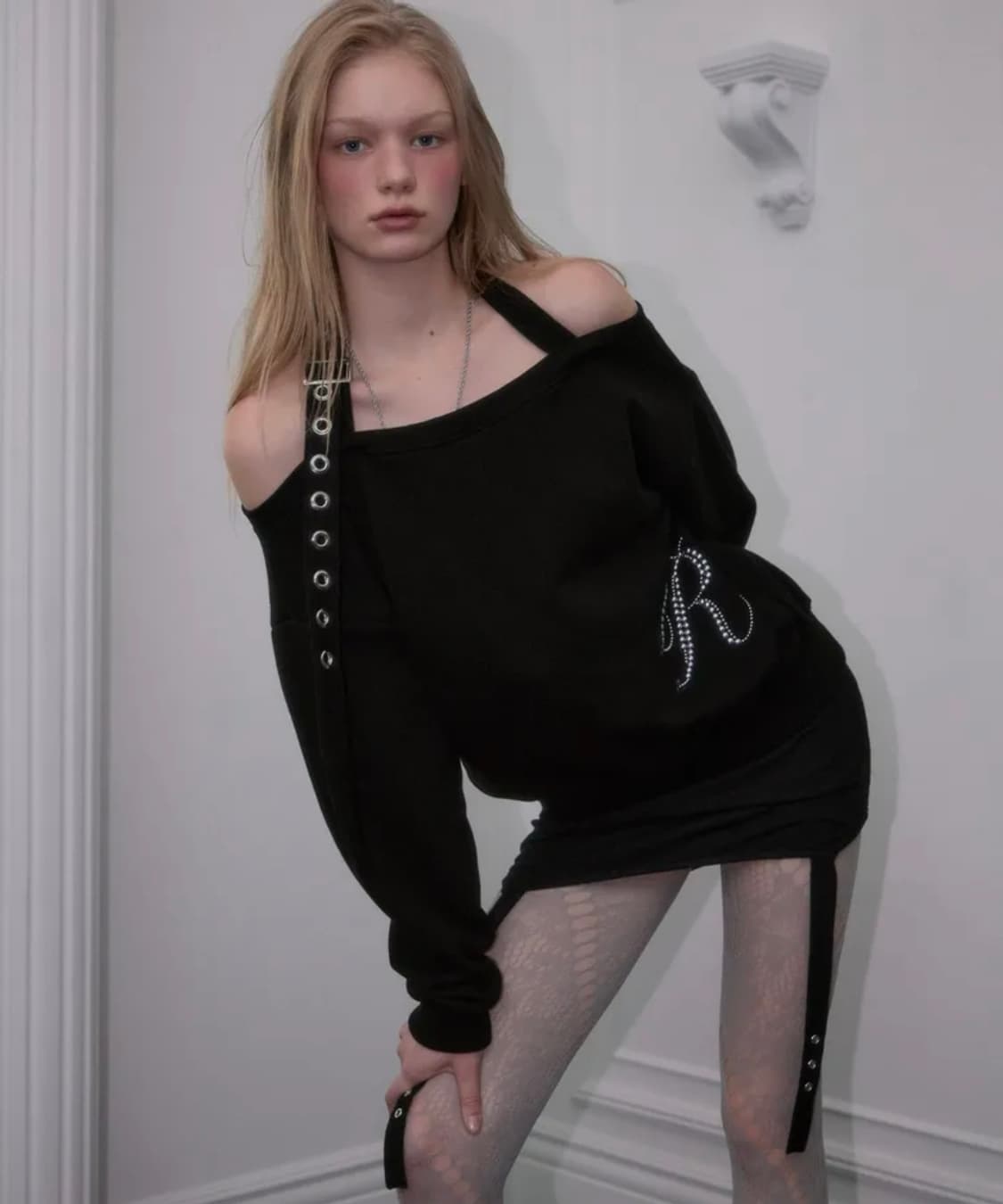 새상품)) 로제프란츠 아일렛 스트랩 오프숄더 맨투맨 상품이미지3