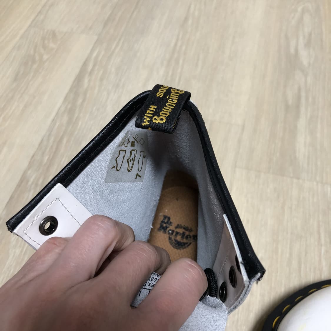 (230) 닥터마틴 1460 화이트 페이턴트 레더 8홀 부츠 워커 230 상품이미지9