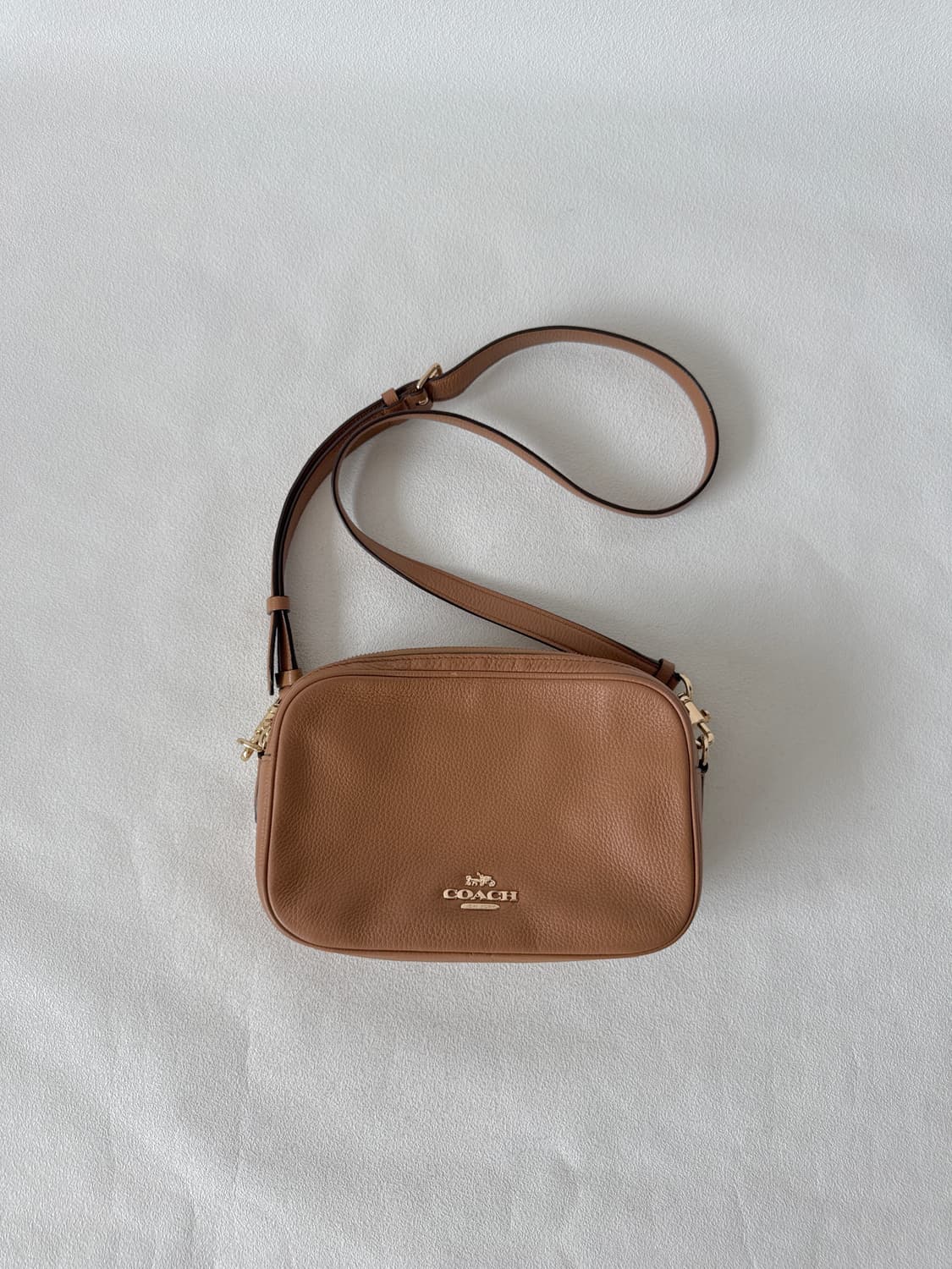 코치(COACH) 레더 크로스백 상품이미지1