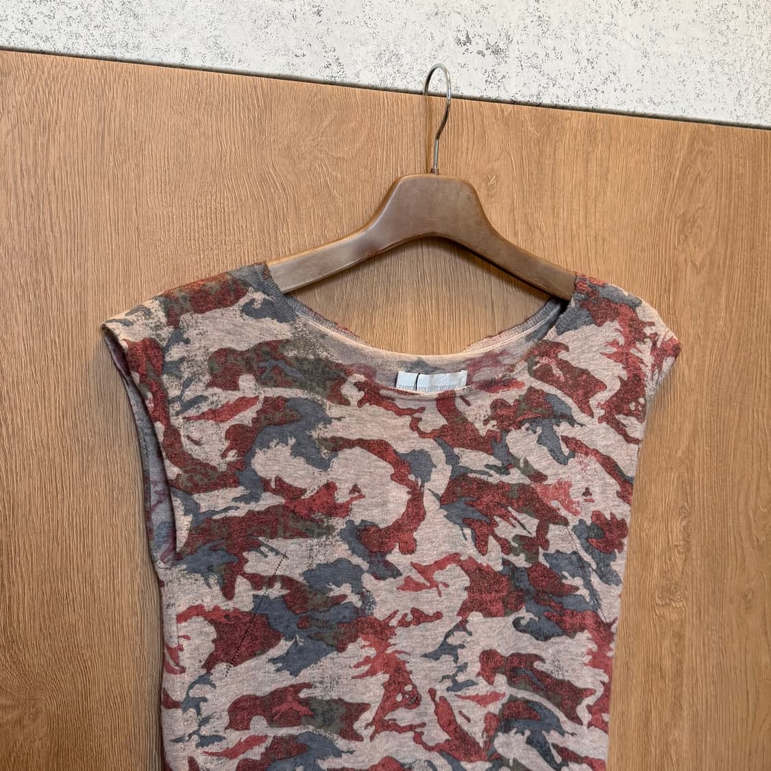 쟈딕 앤 볼테르 캐시미어 슬리브리스 니트 카모플라쥬 프린팅 디테일 베이지 상품이미지7