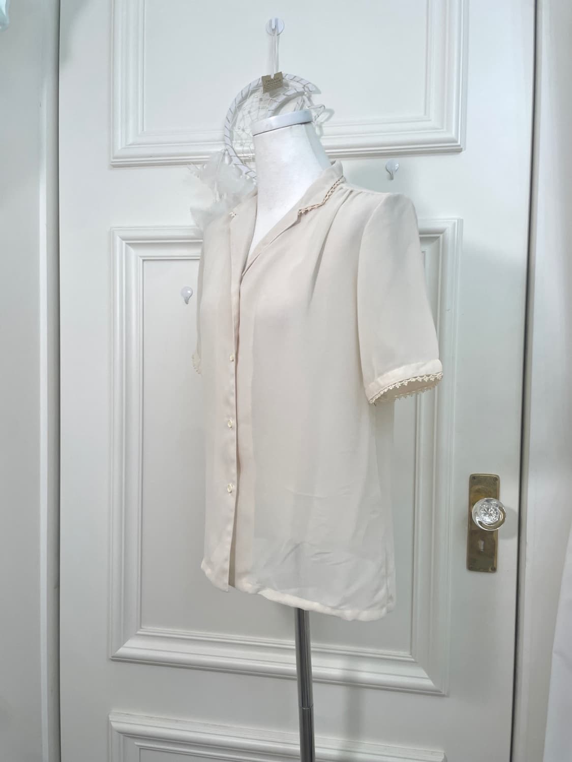 sheer beige lace trim shirring collar bl 상품이미지2