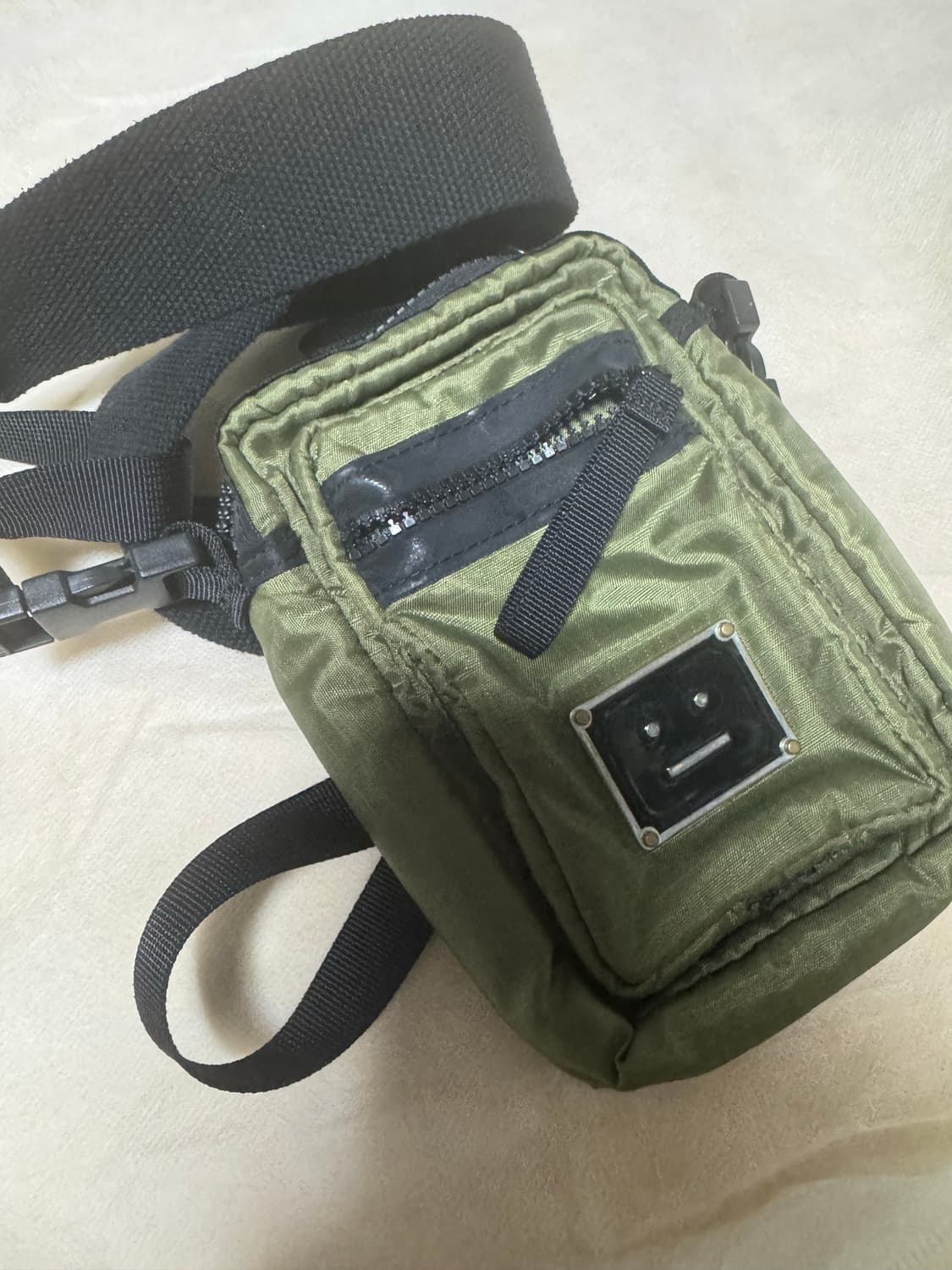 아크네 이모지 미니가방 상품이미지1